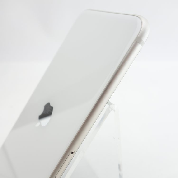 ��SIM�ե꡼��iPhoneSE3 64GB �������饤�� ����90�� �������¡�