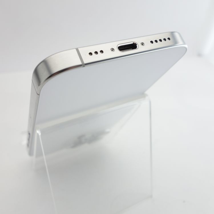 ��SIM�ե꡼��iPhone16 Pro 256GB �ۥ磻�ȥ����˥��� ����89��