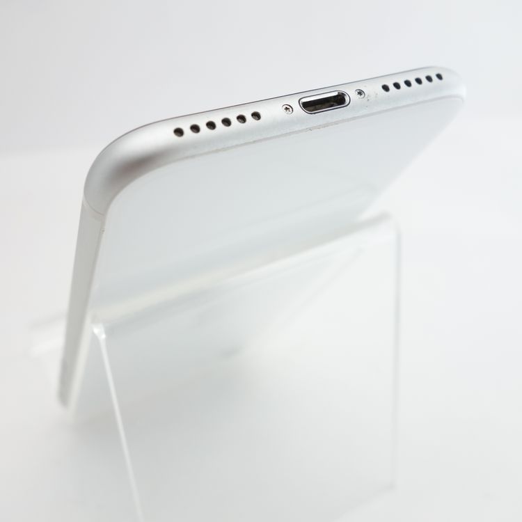��SIM�ե꡼��iPhoneSE2 64GB �ۥ磻�� ����94�� �������¡�