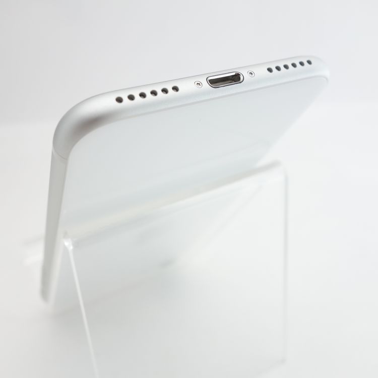 ��SIM�ե꡼��iPhoneSE2 64GB �ۥ磻�� ����91�� �������¡�