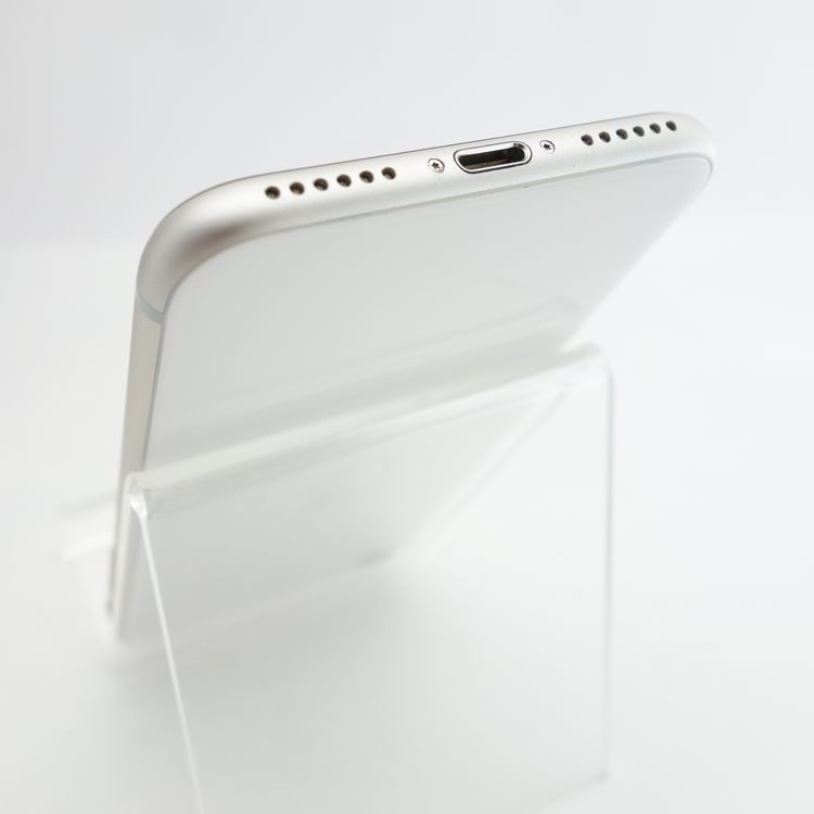 ��SIM�ե꡼��iPhoneSE3 64GB �������饤�� ����86�� �������¡�