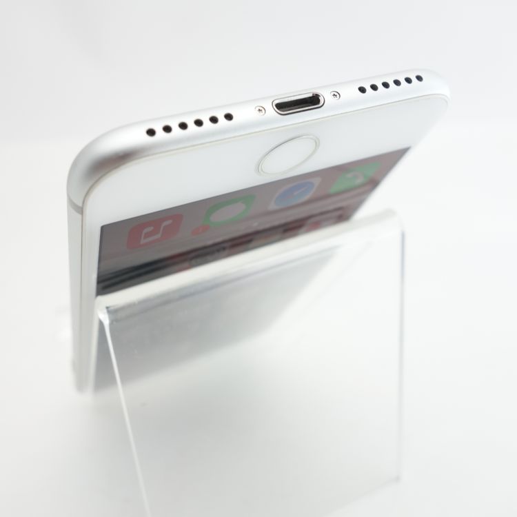 ��SIM�ե꡼��iPhone7 32GB ����С� ����94�� �������¡�