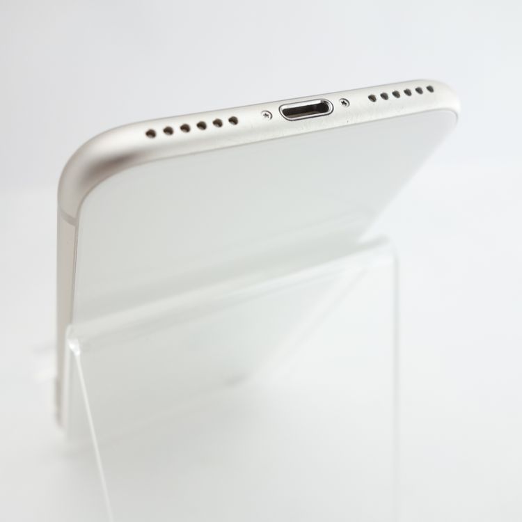 ��SIM�ե꡼��iPhoneSE3 64GB �������饤�� ����86�� �������¡�