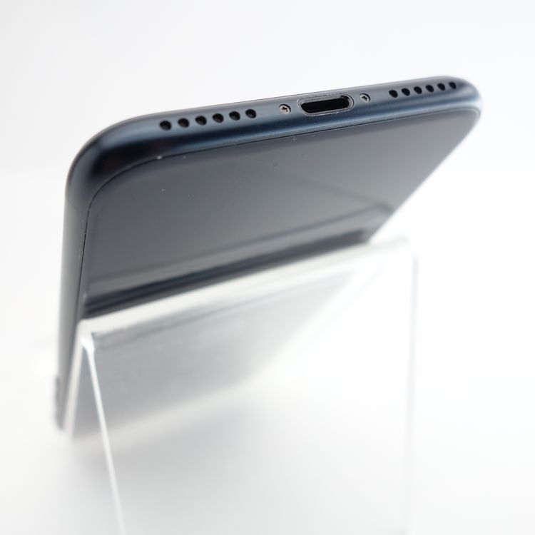 ��SIM�ե꡼��iPhoneSE3 64GB �ߥåɥʥ��� ����96�� �������¡�