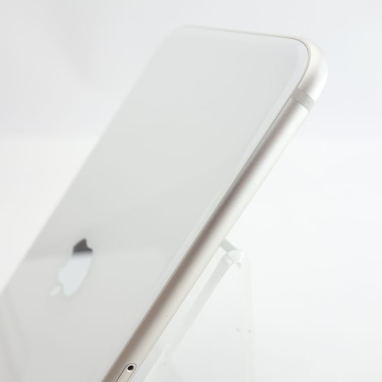 ��SIM�ե꡼��iPhoneSE3 64GB �������饤�� ����93�� �������¡�