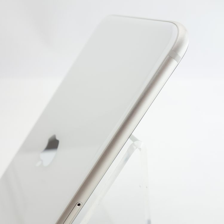��SIM�ե꡼��iPhoneSE3 64GB �������饤�� ����93�� �������¡�