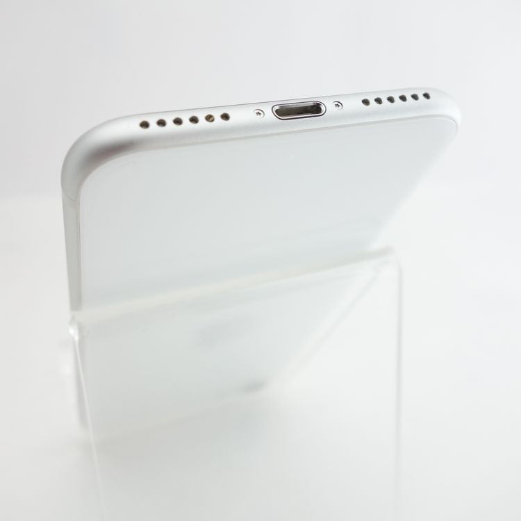 ��SIM�ե꡼��iPhoneSE2 128GB �ۥ磻�� ����93�� �������¡�