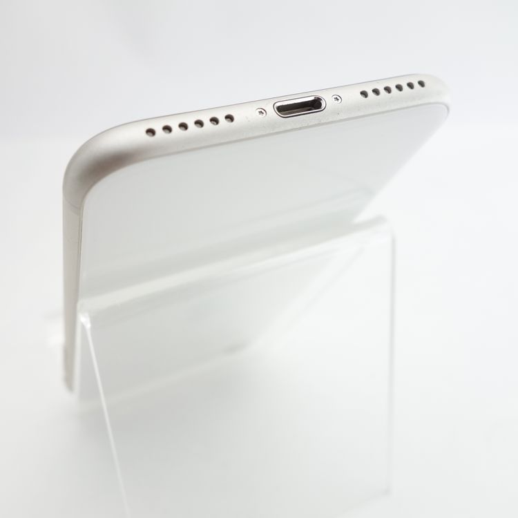 ��SIM�ե꡼��iPhoneSE3 64GB �������饤�� ����94�� �������¡�