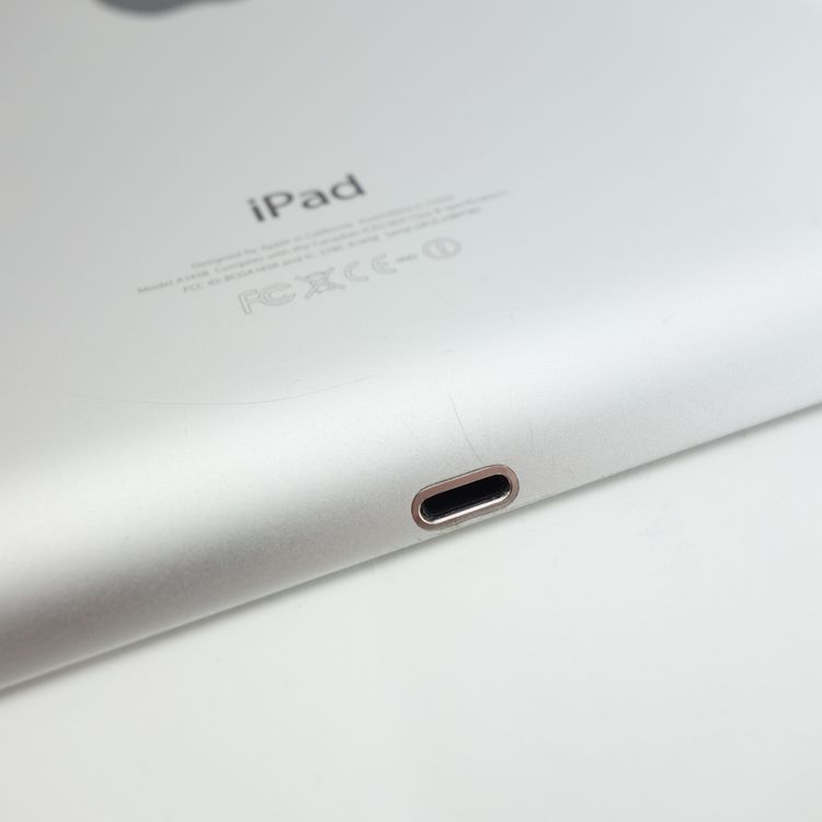 �ڥ���󥯡�iPad ��4���� 16GB �ۥ磻�� ����28�� Wi-Fi��ǥ� ��������