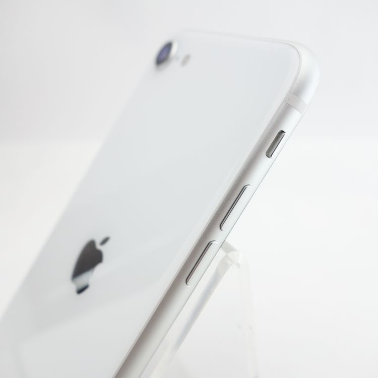 ��SIM�ե꡼��iPhoneSE2 64GB �ۥ磻�� ����80�� �������¡�
