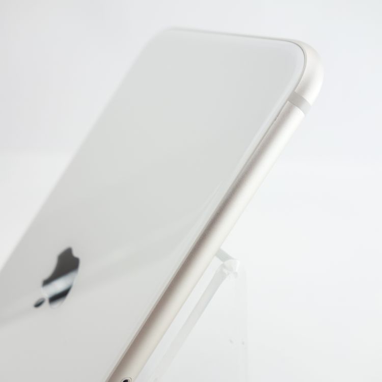 ��SIM�ե꡼��iPhoneSE3 64GB �������饤�� ����86�� �������¡�