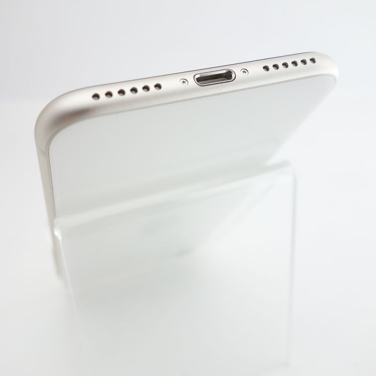 ��SIM�ե꡼��iPhoneSE3 64GB �������饤�� ����100�� �������¡�