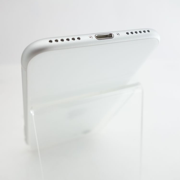 ��SIM�ե꡼��iPhoneSE2 128GB �ۥ磻�� ����100�� �������¡�