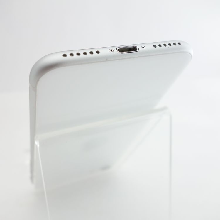 ��SIM�ե꡼��iPhoneSE2 128GB �ۥ磻�� ����86�� �������¡�