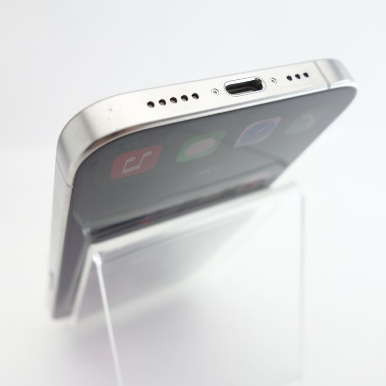 ��SIM�ե꡼��iPhone15 Pro 256GB �ۥ磻�ȥ����˥��� ����95�� Apple��