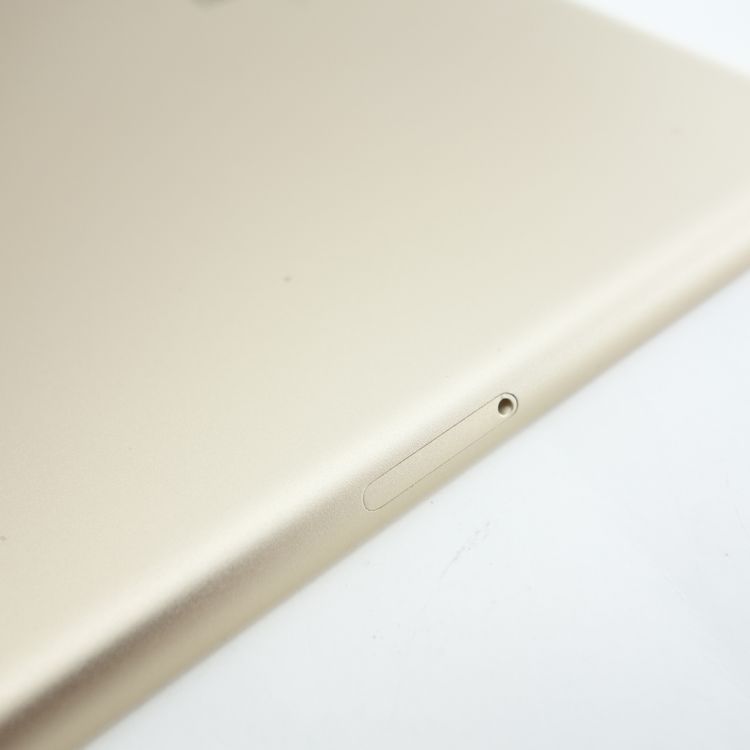 ��9.7�������iPad Air2 64GB ������� ����95�� �������¡� docomo��
