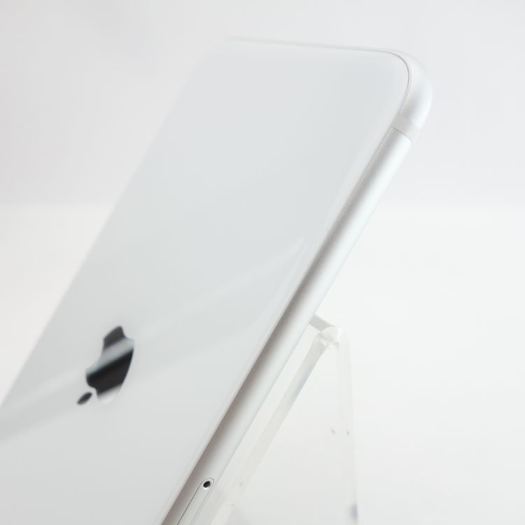 ��SIM�ե꡼��iPhoneSE2 128GB �ۥ磻�� ����84�� �������¡�