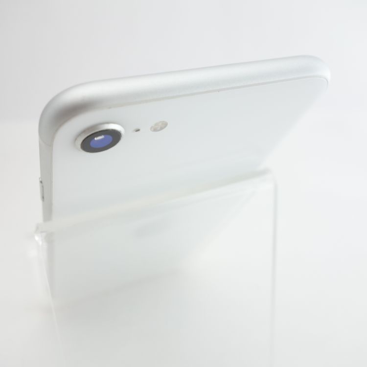 ��SIM�ե꡼��iPhoneSE2 64GB �ۥ磻�� ����83�� �������¡�