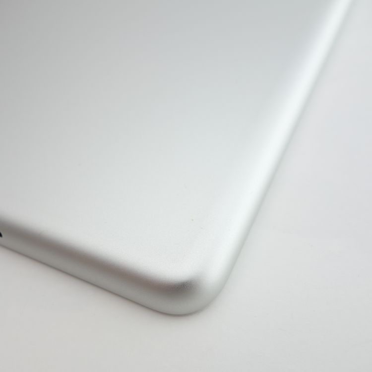 ��10.2�������iPad ��8���� 32GB ����С� ����88�� au��SIM�ե꡼