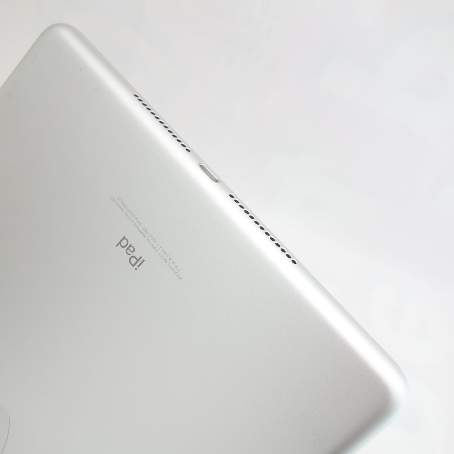 ムスビー｜【9.7インチ】iPad 第5世代 128GB シルバー 電池90％ SIM 