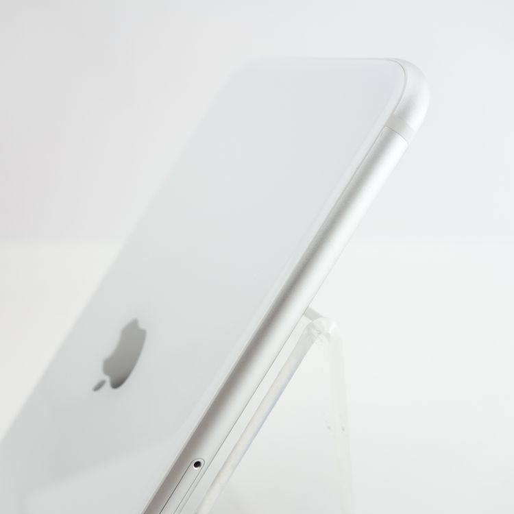 【SIMフリー】iPhoneSE2 64GB ホワイト 電池81% 利用制限〇