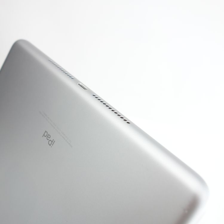 ��9.7�������iPad ��5���� 32GB ���ڡ������쥤 ����91% SIM�ե꡼