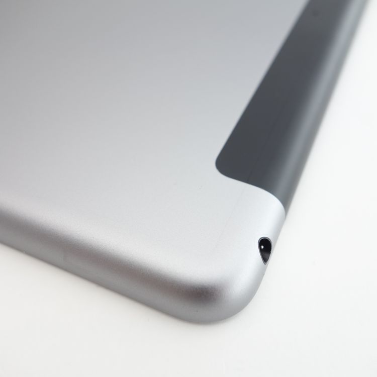 ��9.7�������iPad ��6���� 32GB ���ڡ������쥤 ����97% SIM�ե꡼