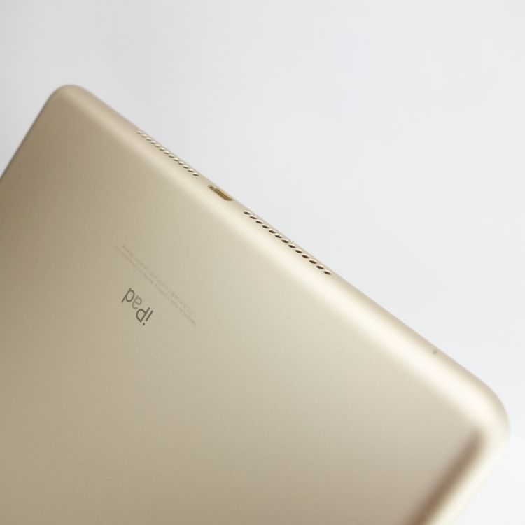 ��9.7�������iPad ��5���� 32GB ������� ����90% SIM�ե꡼