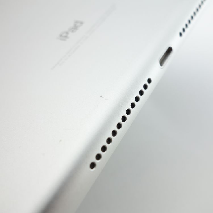 【9.7インチ】iPad 第6世代 128GB シルバー 電池100% 訳あり美品