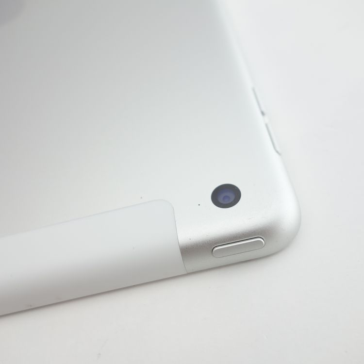 ��10.2�������iPad ��8���� 32GB ����С� ����88�� au��SIM�ե꡼