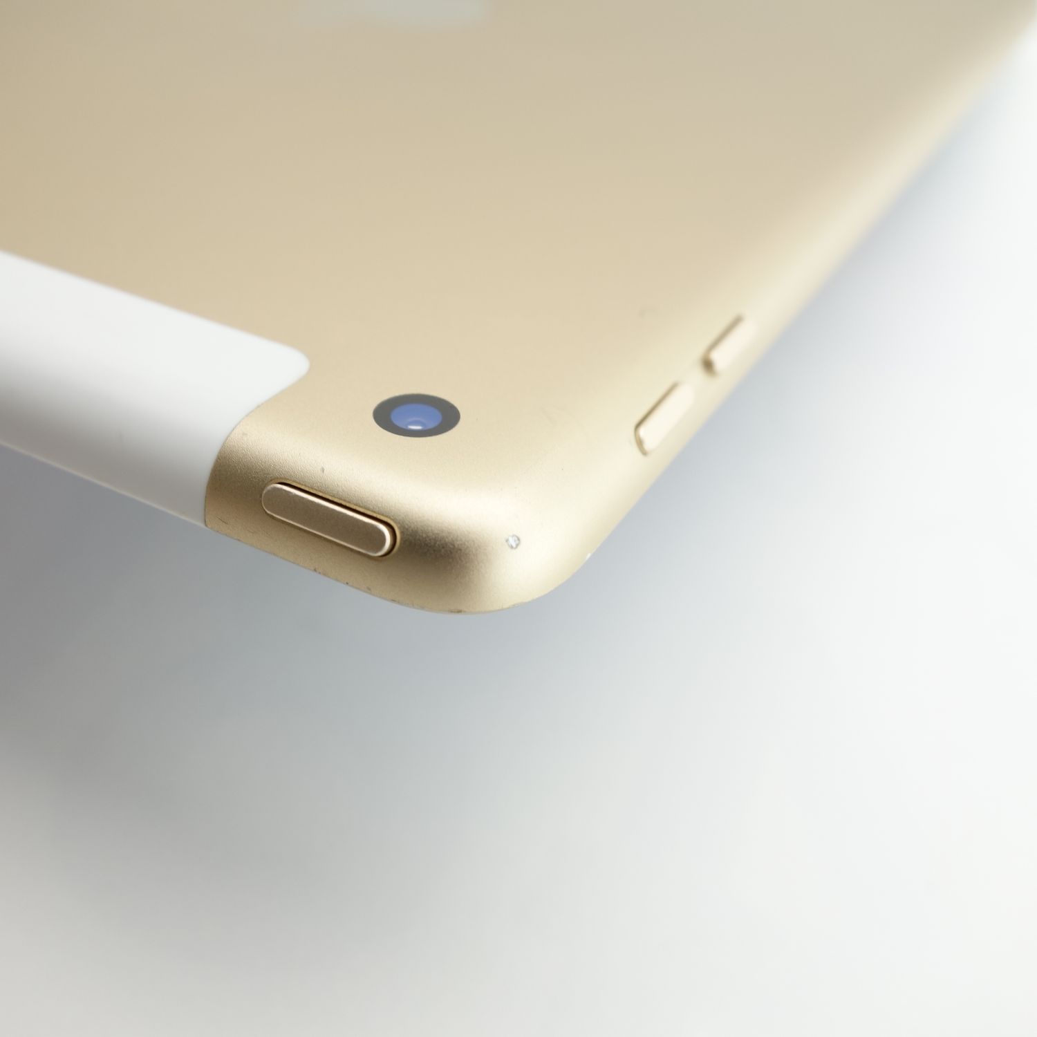 ムスビー｜【9.7インチ】iPad 第5世代 32GB ゴールド 電池92％ SIM 