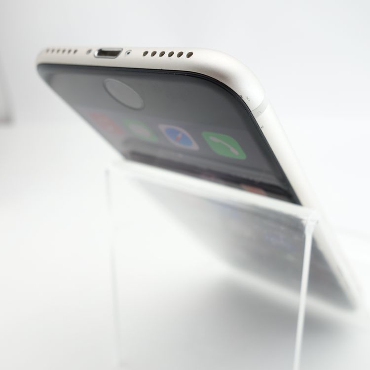 ��SIM�ե꡼��iPhoneSE3 64GB �������饤�� ����86�� �������¡�