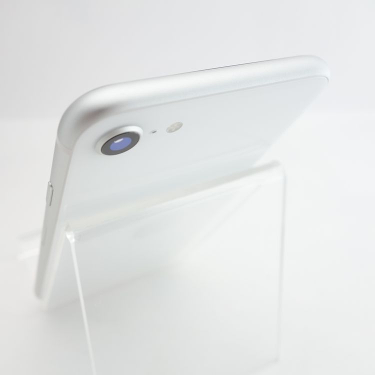 ��SIM�ե꡼��iPhoneSE2 64GB �ۥ磻�� ����91�� �������¡�