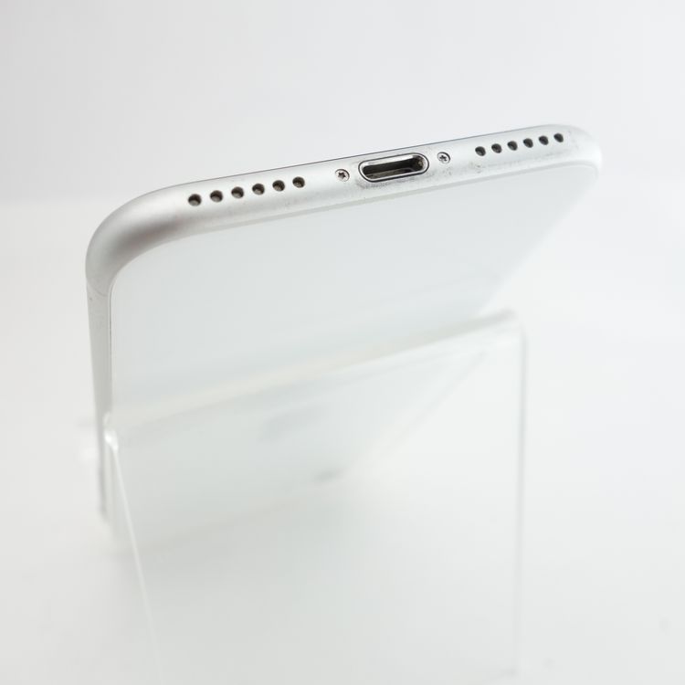 ��SIM�ե꡼��iPhoneSE2 64GB �ۥ磻�� ����84�� �������¡�