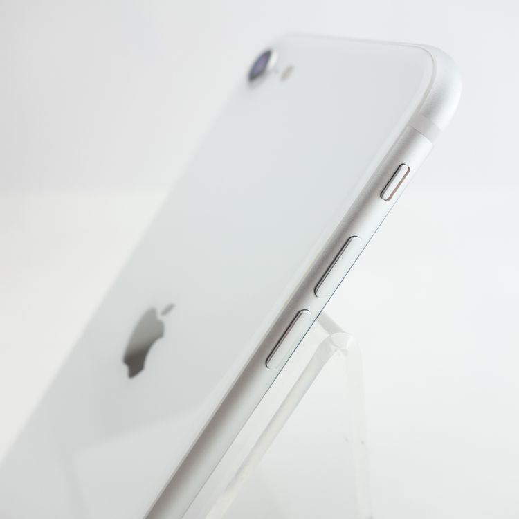 ��SIM�ե꡼��iPhoneSE2 64GB �ۥ磻�� ����91�� �������¡�