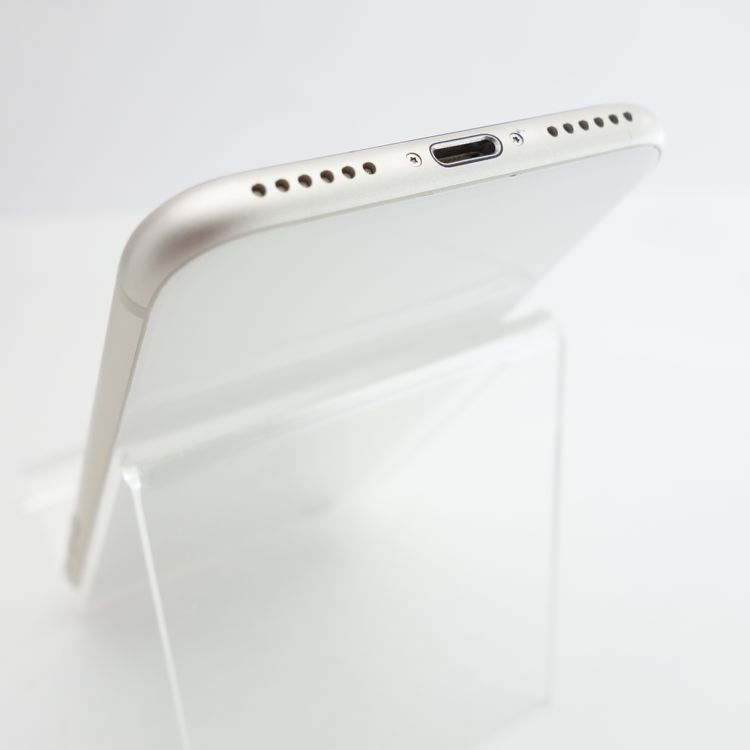 ��SIM�ե꡼��iPhoneSE3 64GB �������饤�� ����83�� �������¡�