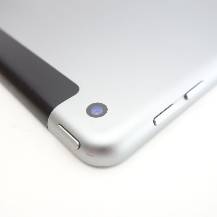 ��9.7�������iPad ��6���� 32GB ���ڡ������쥤 ����87% SIM�ե꡼