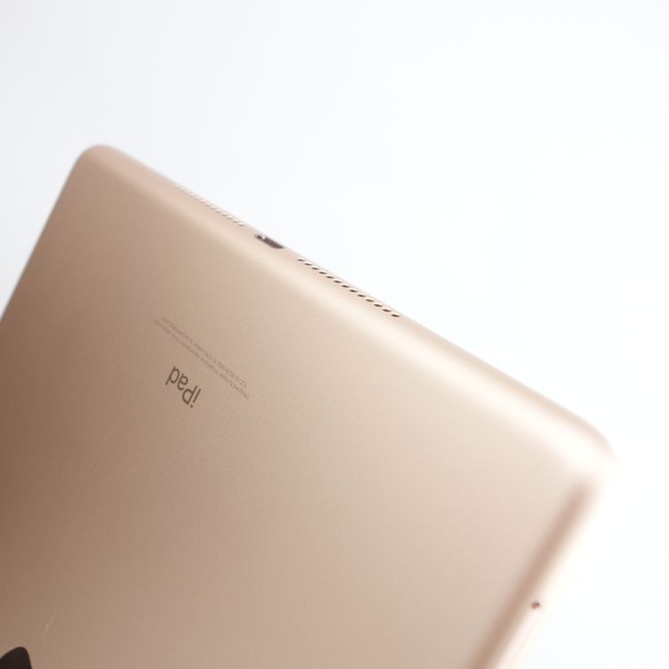 ��9.7�������iPad ��6���� 128GB ������� ����96% SIM�ե꡼