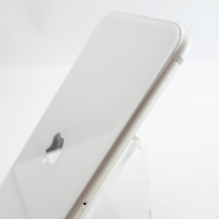 ��SIM�ե꡼��iPhoneSE3 64GB �������饤�� ����89�� �������¡�