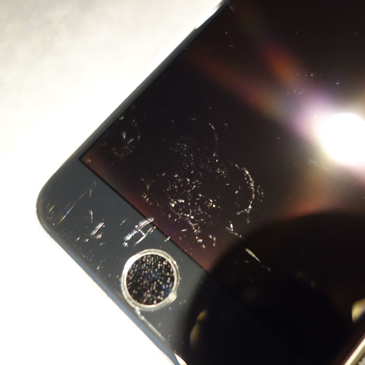 ��SIM�ե꡼��iPhoneSE3 64GB �������饤�� ����100�� �������¡�