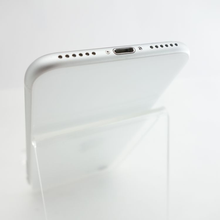 ��SIM�ե꡼��iPhoneSE2 64GB �ۥ磻�� ����100�� �������¡�