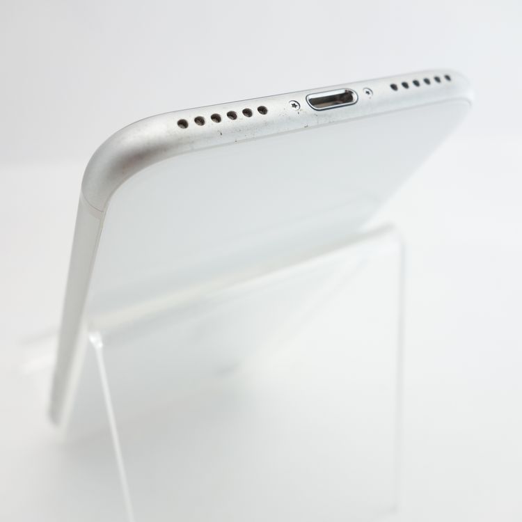 ��SIM�ե꡼��iPhoneSE2 64GB �ۥ磻�� ����94�� �������¡�