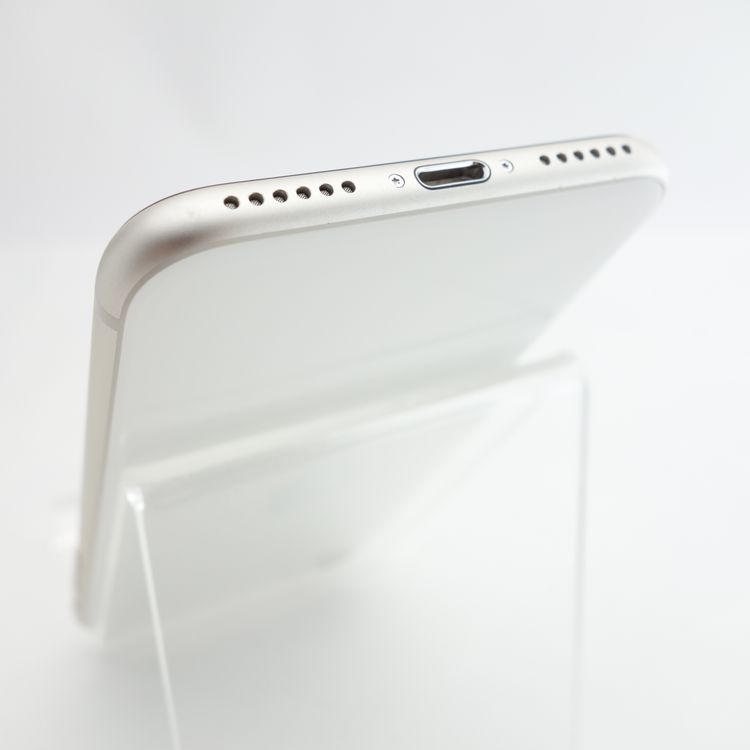 ��SIM�ե꡼��iPhoneSE3 64GB �������饤�� ����100�� �������¡�