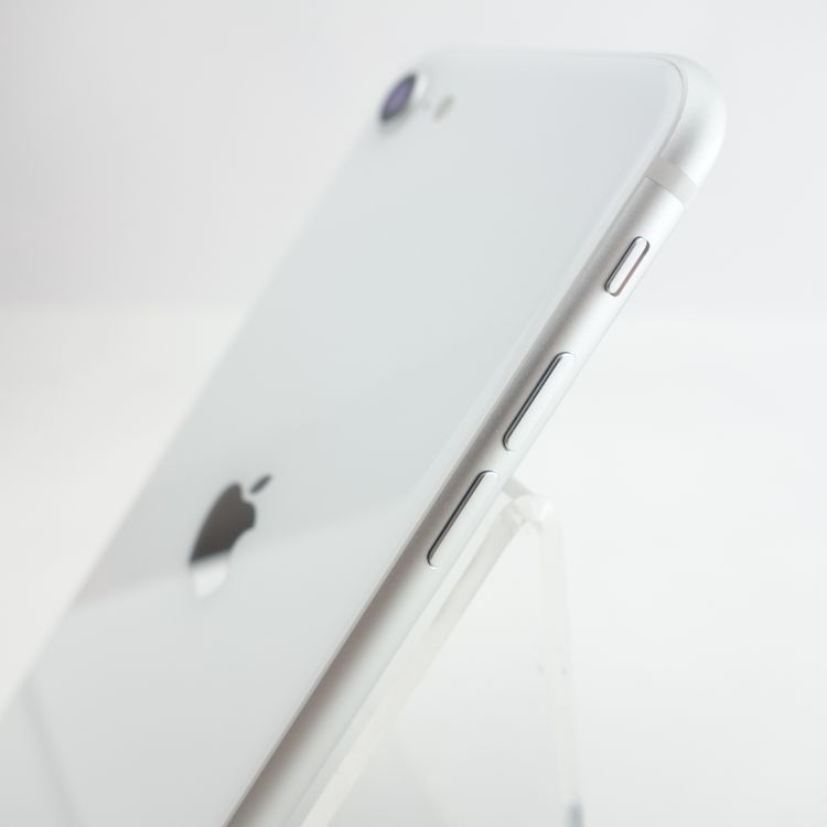 ��SIM�ե꡼��iPhoneSE2 128GB �ۥ磻�� ����100�� �������¡�