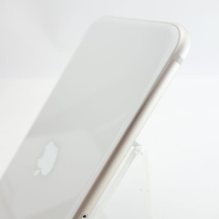 ��SIM�ե꡼��iPhoneSE3 64GB �������饤�� ����88�� �������¡�