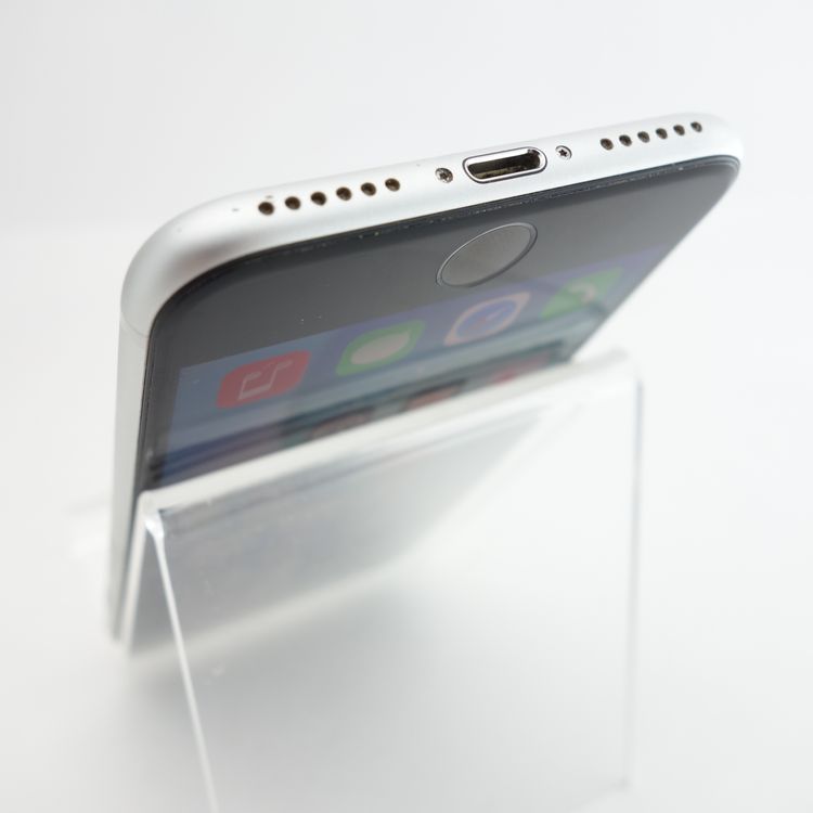 ��SIM�ե꡼��iPhoneSE2 64GB �ۥ磻�� ����92�� �������¡�