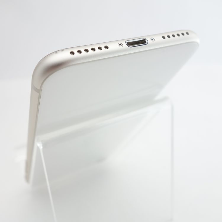 ��SIM�ե꡼��iPhoneSE3 64GB �������饤�� ����100�� �������¡�