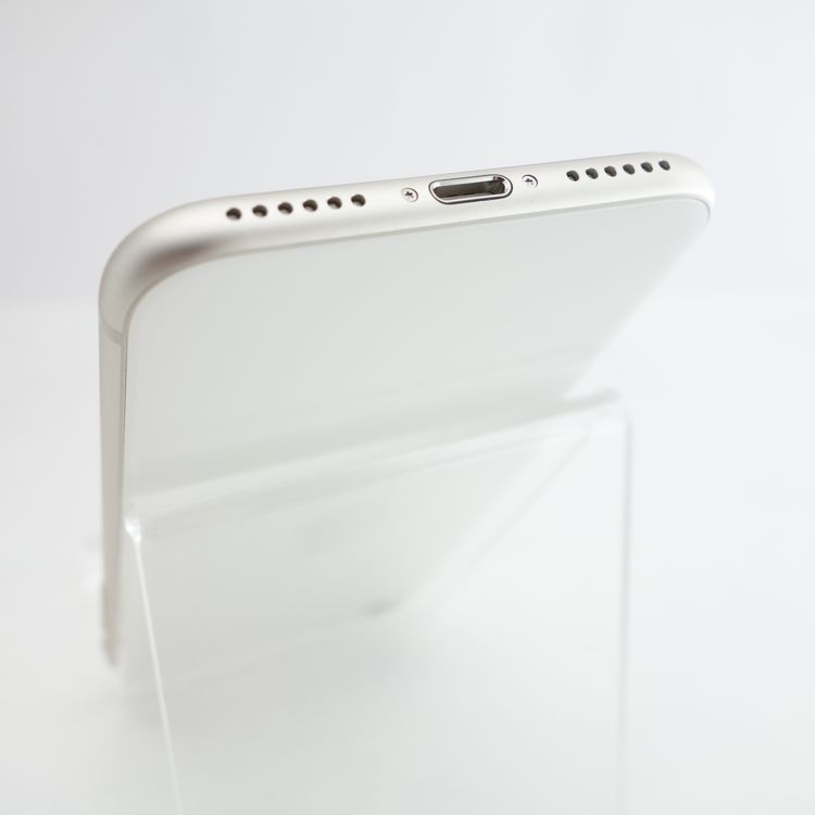 ��SIM�ե꡼��iPhoneSE3 64GB �������饤�� ����100�� �������¡�