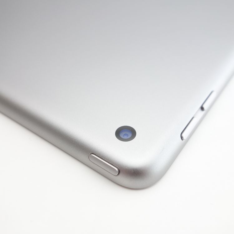 ��9.7�������iPad ��5���� 32GB ���ڡ������쥤 ����90�� Wi-Fi��ǥ�