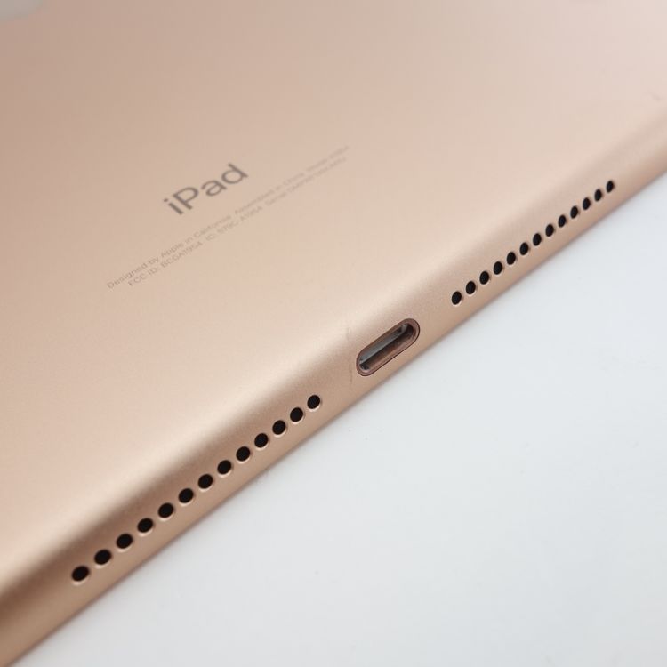 ��9.7�������iPad ��6���� 32GB ������� ����96% SIM�ե꡼